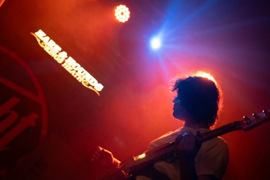 Blurred Photo of Michael McNab playing at the Hare & Hounds headline